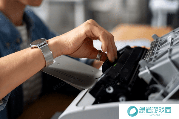 清洁打印机内部部件 清洁打印机内部部件