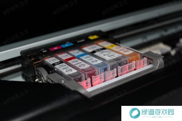 检查并重新安装墨盒 检查并重新安装墨盒