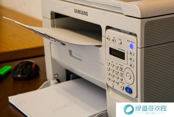 轻轻拉出卡纸 轻轻拉出卡纸