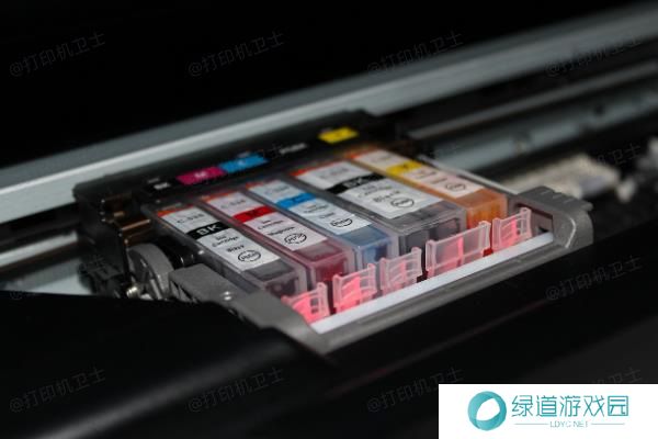 检查墨盒或碳粉 检查墨盒或碳粉