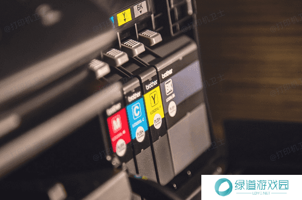 更换墨盒或碳粉盒 更换墨盒或碳粉盒